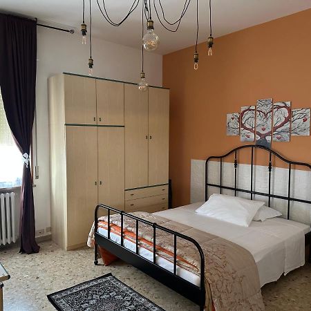 La Casa Di Jennifer Apartment Parma Bagian luar foto