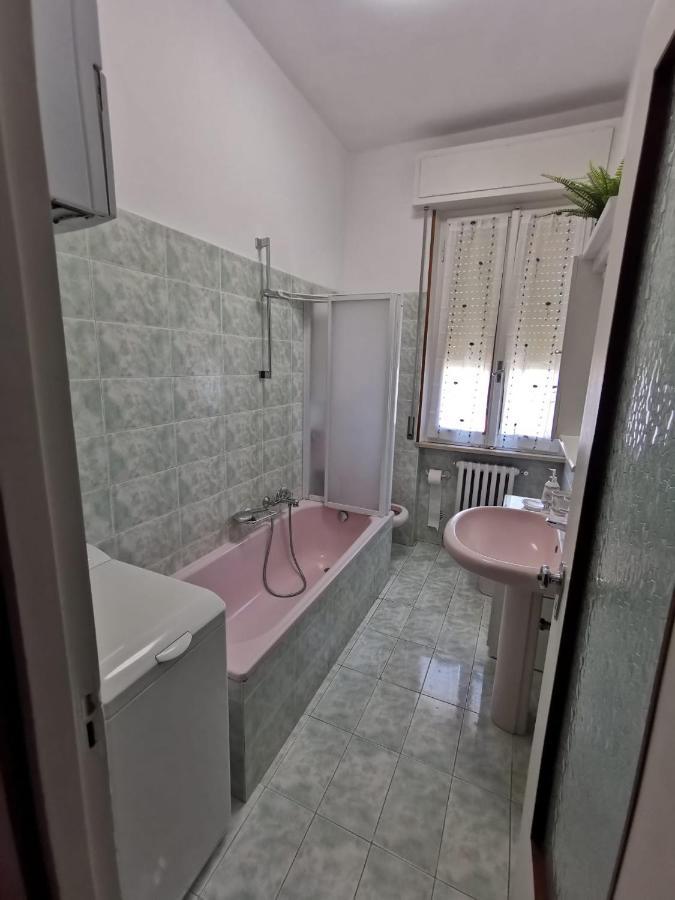 La Casa Di Jennifer Apartment Parma Bagian luar foto