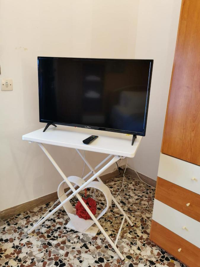 La Casa Di Jennifer Apartment Parma Bagian luar foto