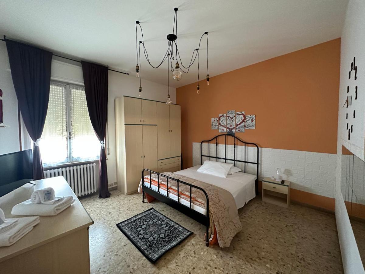 La Casa Di Jennifer Apartment Parma Bagian luar foto