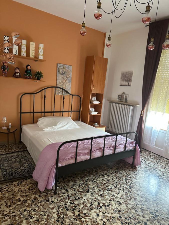 La Casa Di Jennifer Apartment Parma Bagian luar foto